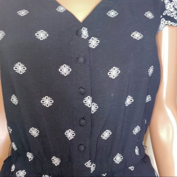 Loft Embroidered Trim Romper Black and White Eyelet scalloped edge SZ XXS - Picture 6 of 11